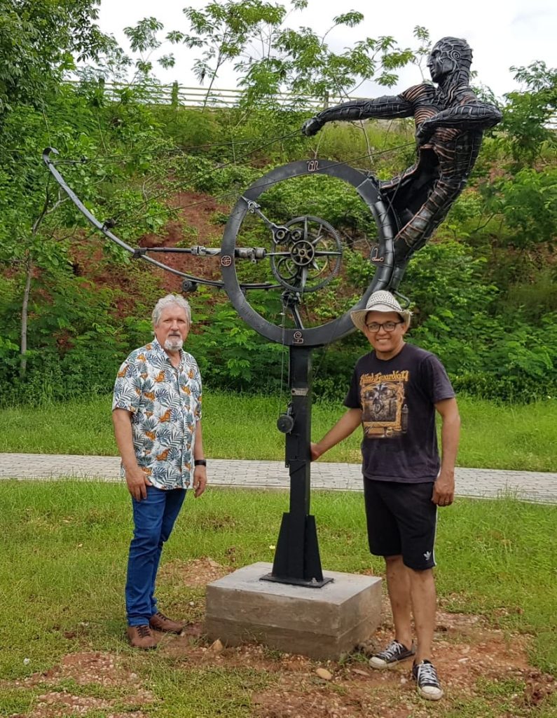 Escultura Pião Vila dos Festejos - Coisas da Doris