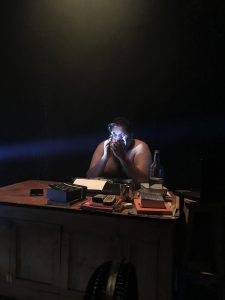 Vitorino Rodrigues na peça O QUE TE ESCREVO É PURO CORPO INTEIRO que estará no teatro da Funarte/RJ.