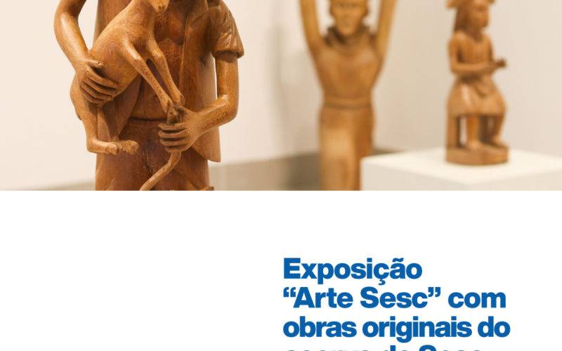 Foto de esculturas em madeira. Logo abaixo está escrito em azul em um fundo branco: Exposição "Arte Sesc" com obras originais do acervo do Sesc.