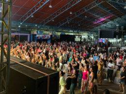 Foto da Expo Favela de 2023, a imagem mostra um enorme público no evento.
