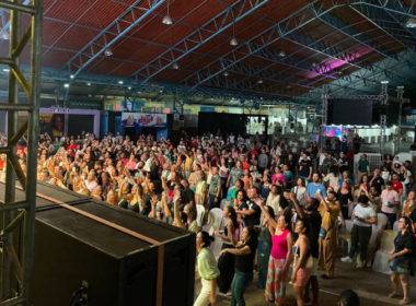 Foto da Expo Favela de 2023, a imagem mostra um enorme público no evento.
