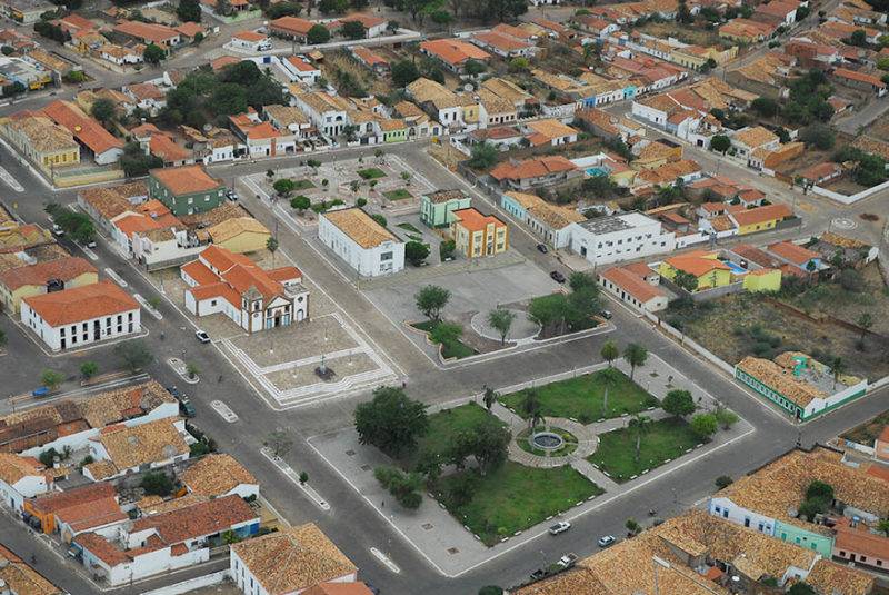 Foto da cidade de Oeiras vista de cima.