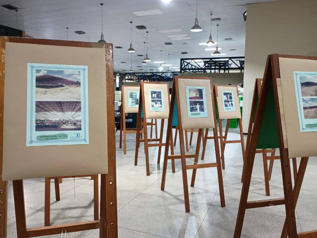 Exposição em comemoração aos 30 anos da Biblioteca