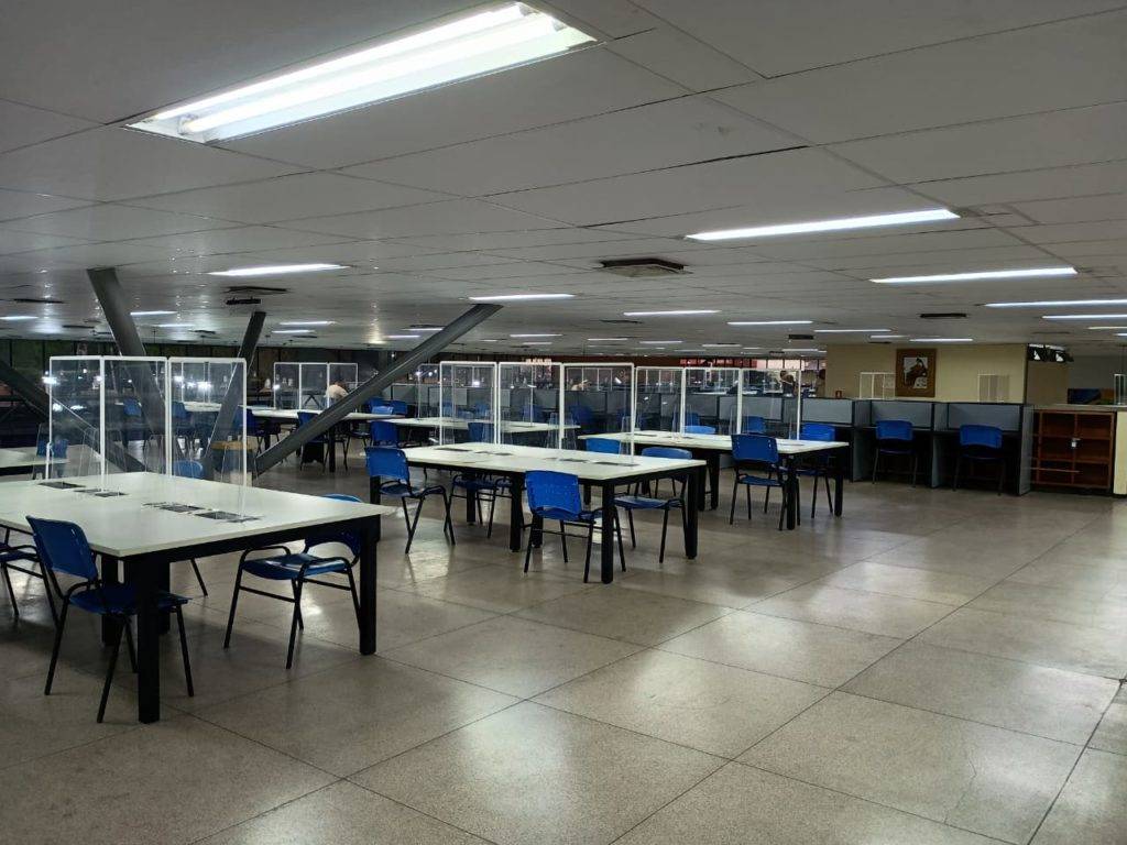 Área do piso superior da Biblioteca Comunitária da UFPI
