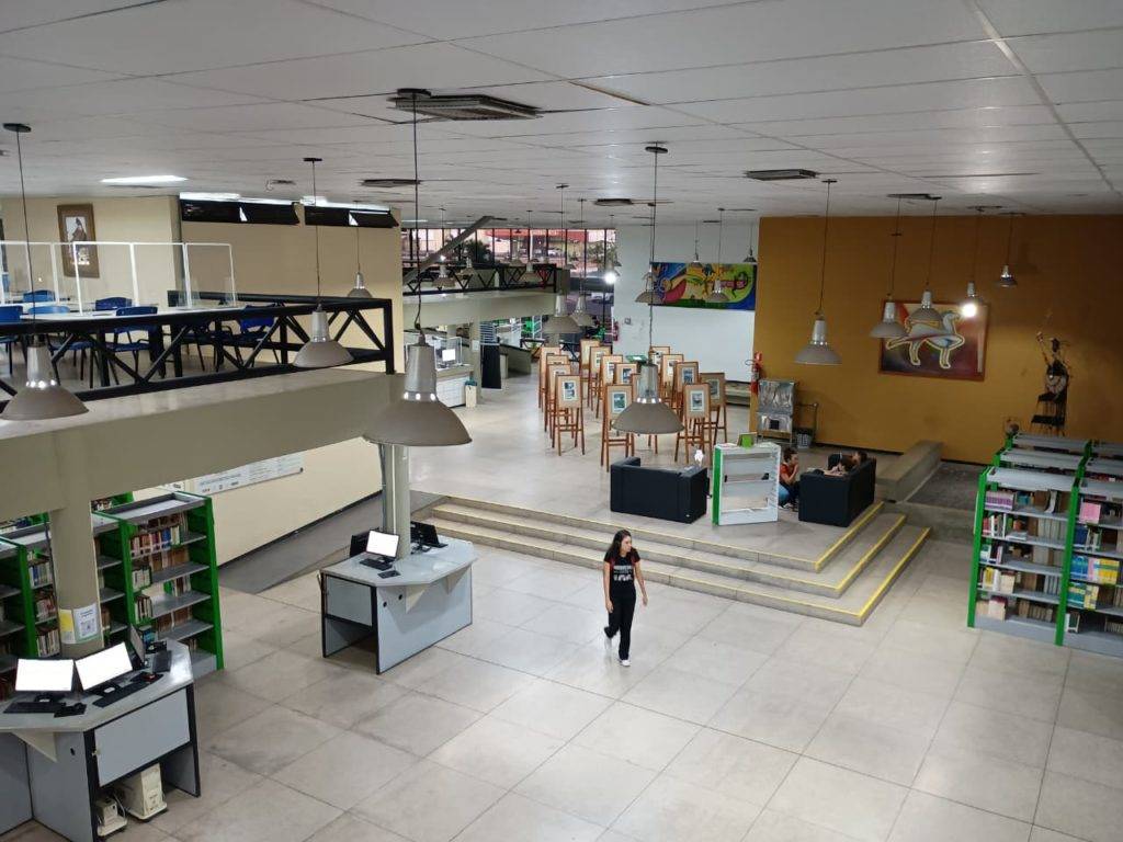 Ambiente do térreo da Biblioteca Comunitária da UFPI