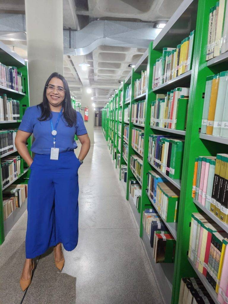 Joimara Santos, bibliotecária da Biblioteca Comunitária da UFPI